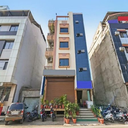 Hotel Kalash Uddzsaín Kültér fotó